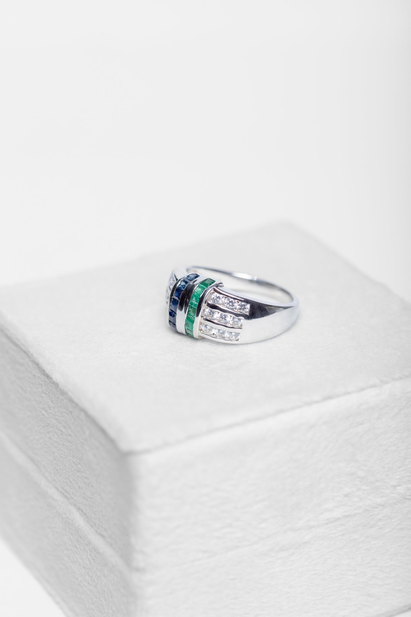 Blue Sapphire and Emerald Ring