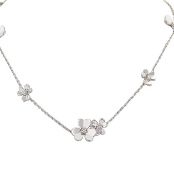 Frivole 9 Flowers Necklace