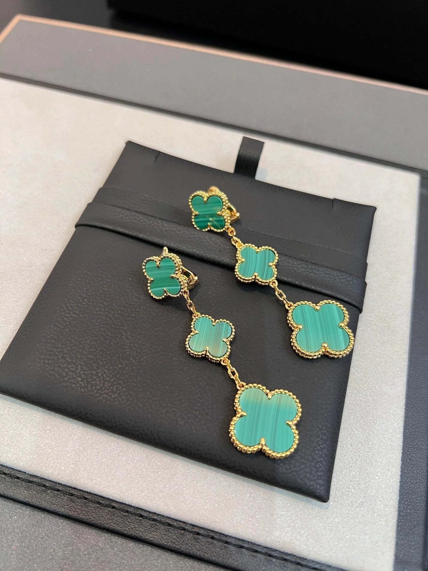 Clovers Malachite 3 Motifs Earrings