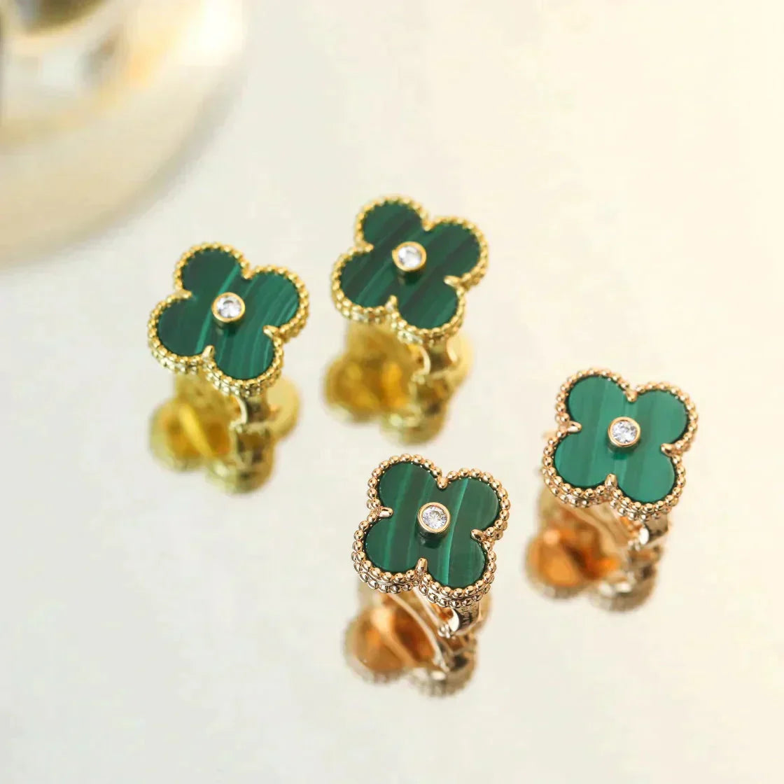 Clovers 1 Motif Malachite and Diamond Earrings