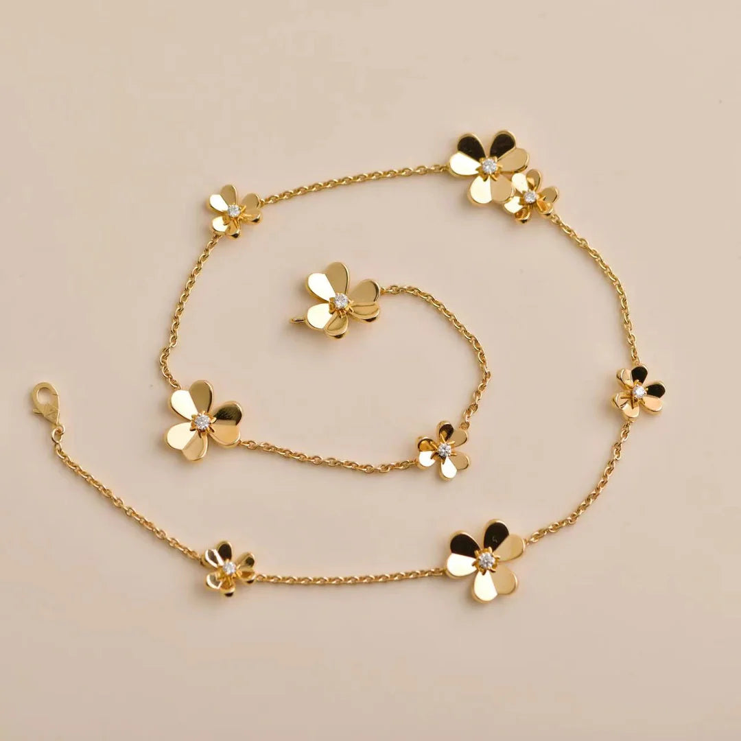 Frivole 9 Flowers Necklace