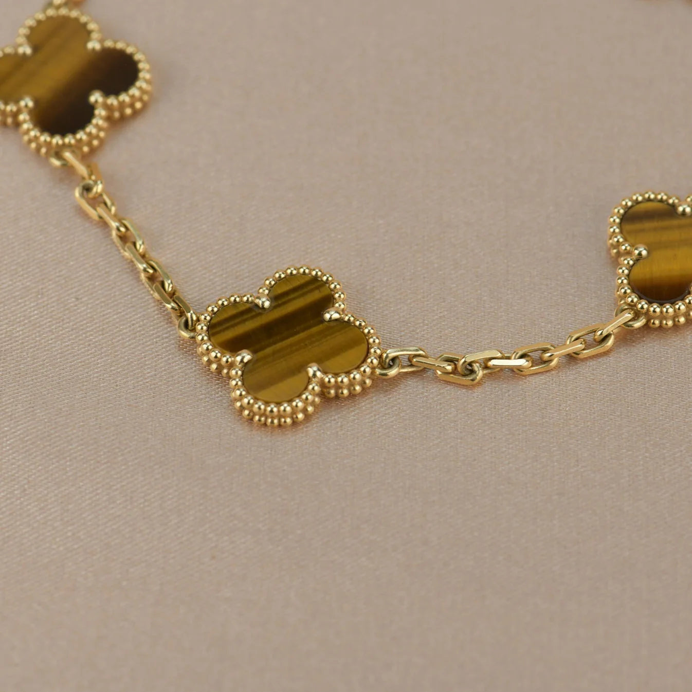 Clovers 5 Motifs Tiger Eye Bracelet