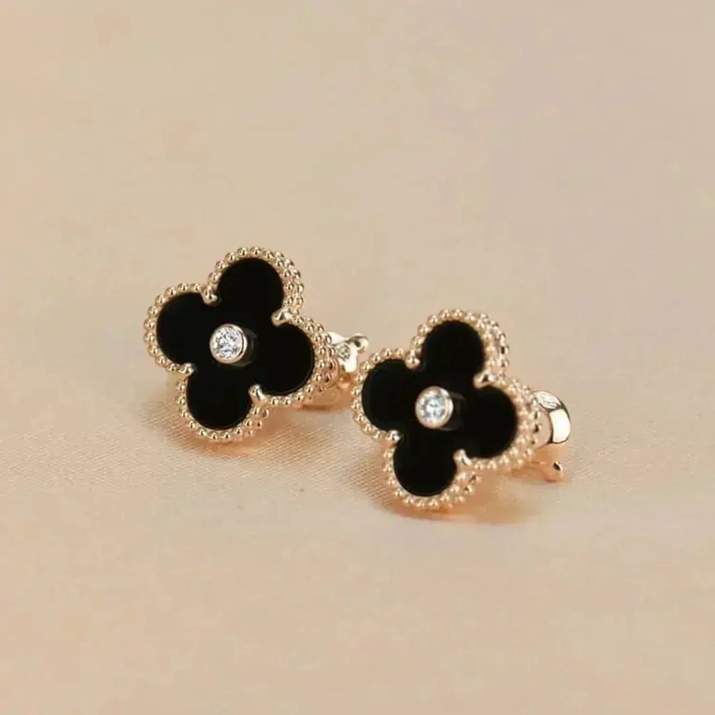 Clovers 1 Motif Onyx and Diamond Earrings