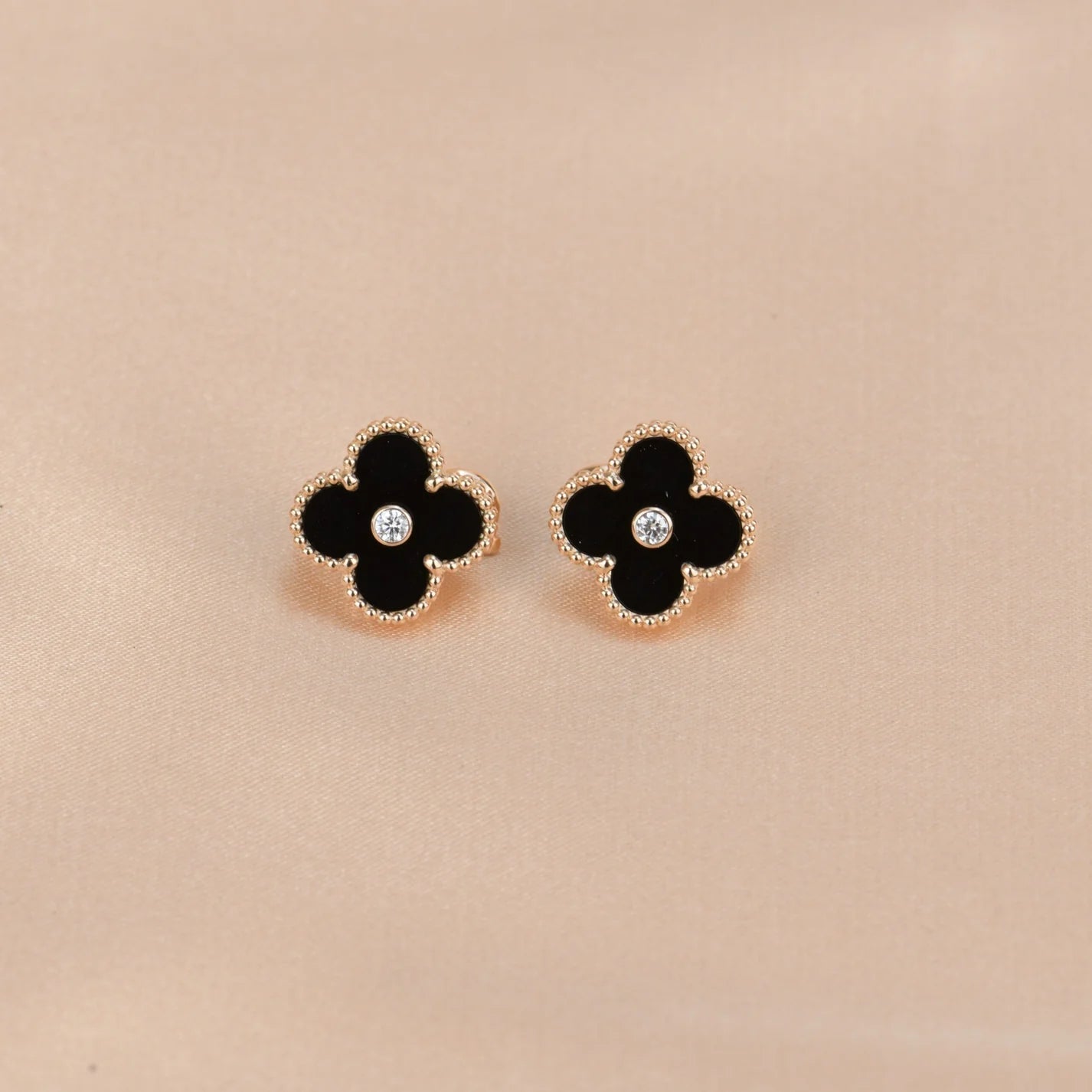 Clovers 1 Motif Onyx and Diamond Earrings