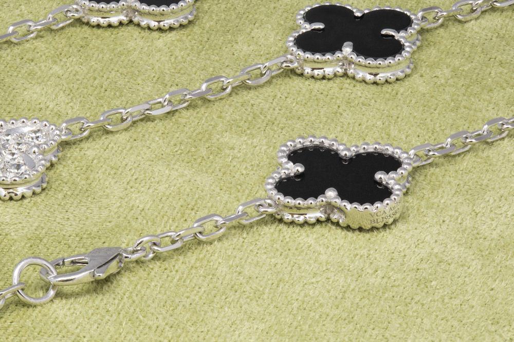 Clovers 20 Motifs Diamond Onyx Necklace